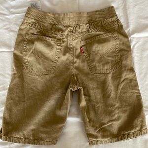 Boys Levi’s slim fit khaki shorts size 12-13
